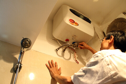 Vệ sinh máy nước nóng Ferroli theo định kỳ bao lâu một lần